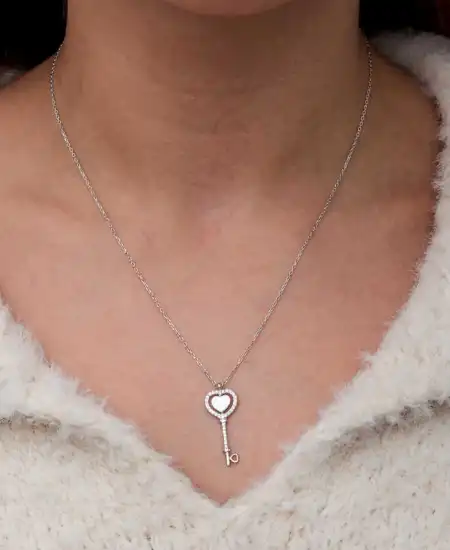 Gümüş Kalpli Anahtar Kadın Kolye