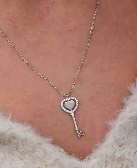 Gümüş Kalpli Anahtar Kadın Kolye