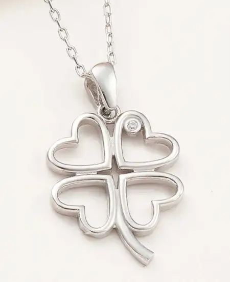 Gümüş Kalpli Dört Yapraklı Yonca Kadın Kolye