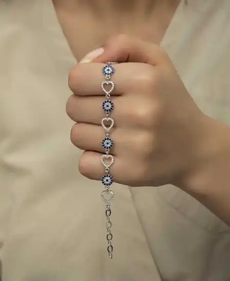 Gümüş Kalpli Nazar Bayan Bileklik