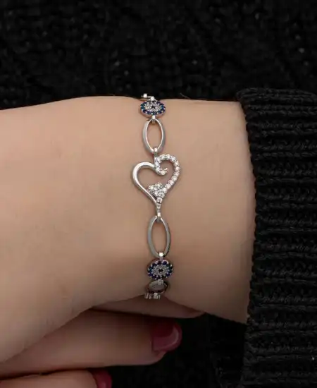 Gümüş Kalpli Nazar Kadın Bileklik