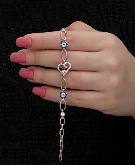 Gümüş Kalpli Nazar Kadın Bileklik