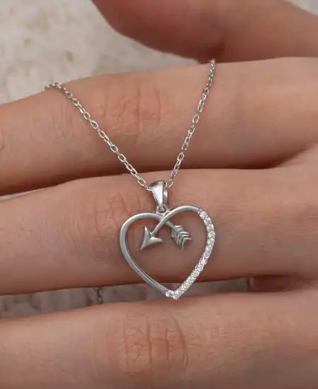 Gümüş Kalpli Ok Kadın Kolye