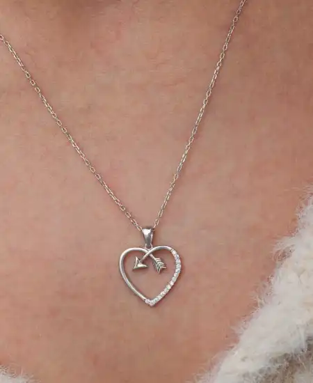 Gümüş Kalpli Ok Kadın Kolye