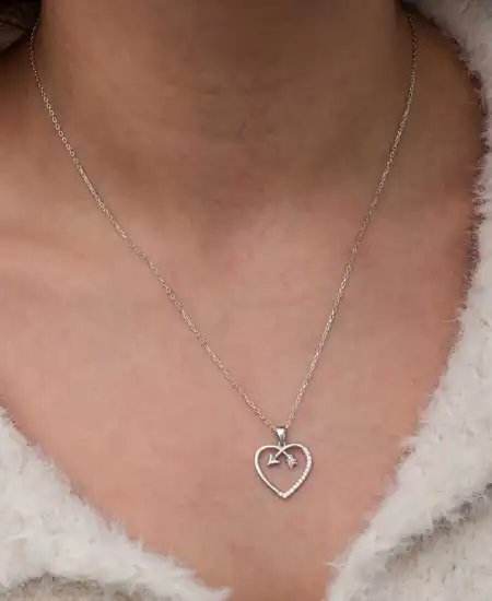 Gümüş Kalpli Ok Kadın Kolye