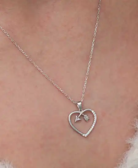 Gümüş Kalpli Ok Kadın Kolye