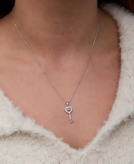 Gümüş Kalpli Sonsuzluk Anahtar Kadın Kolye