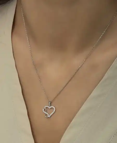Gümüş Kalpli Sonsuzluk Bayan Kolye