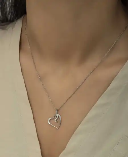 Gümüş Kalpli Sonsuzluk Bayan Kolye