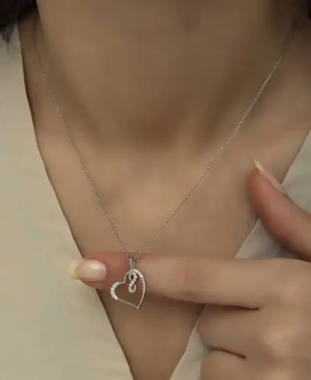 Gümüş Kalpli Sonsuzluk Bayan Kolye