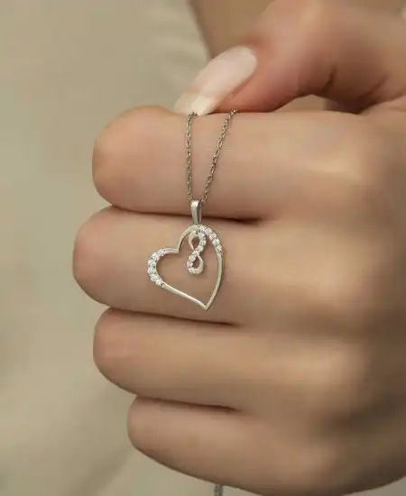 Gümüş Kalpli Sonsuzluk Bayan Kolye