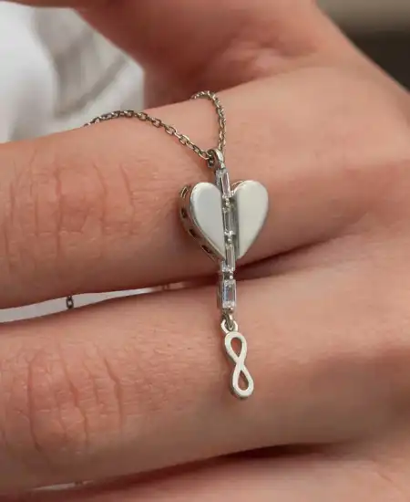 Gümüş Kalpli Sonsuzluk Kadın Kolye