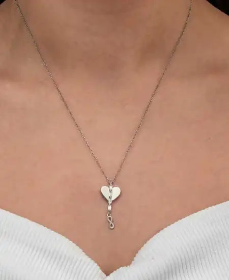 Gümüş Kalpli Sonsuzluk Kadın Kolye