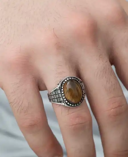 Gümüş Kaplan Gözü Taşlı Örgü Desenli Erkek Yüzük