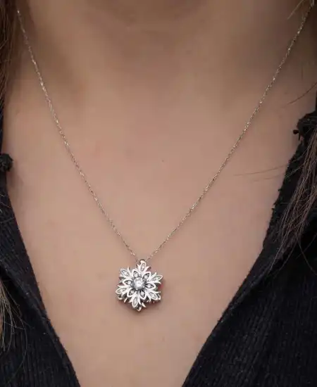 Gümüş Kar Tanesi Dönen Stres Kadın Kolye