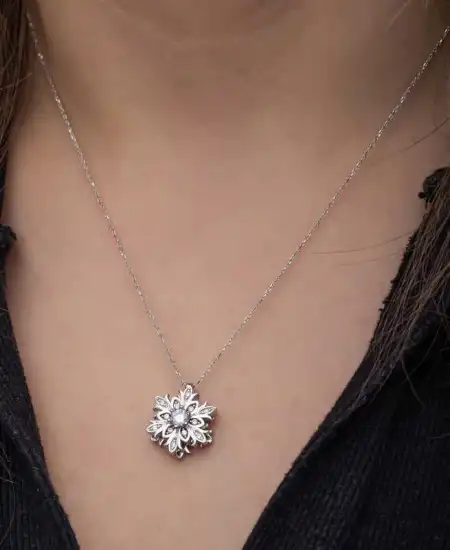 Gümüş Kar Tanesi Dönen Stres Kadın Kolye