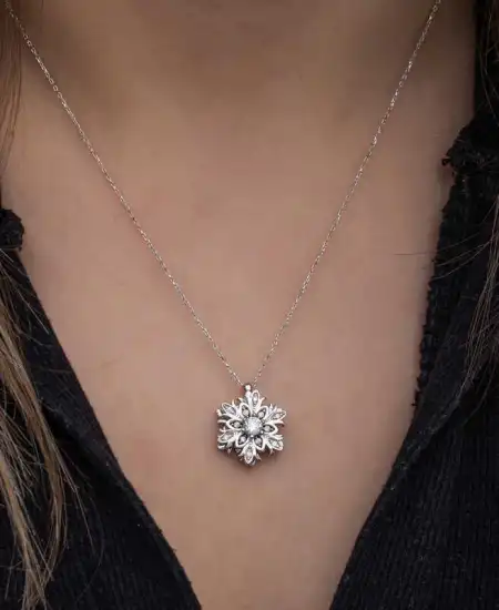 Gümüş Kar Tanesi Dönen Stres Kadın Kolye