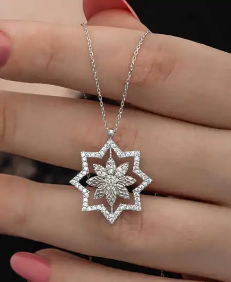 Gümüş Kar Tanesi Kadın Kolye