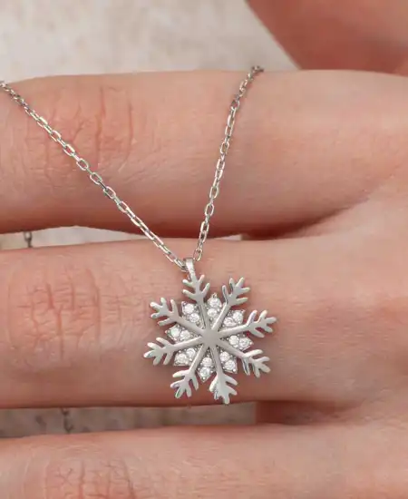 Gümüş Kar Tanesi Kadın Kolye