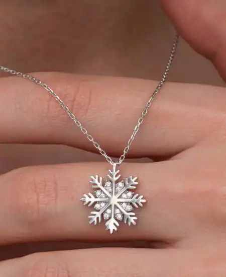Gümüş Kar Tanesi Kadın Kolye