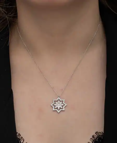 Gümüş Kar Tanesi Kadın Kolye