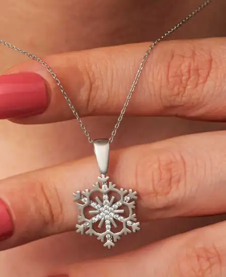 Gümüş Kar Tanesi Kadın Kolye