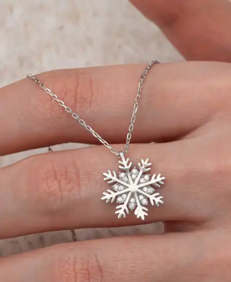 Gümüş Kar Tanesi Kadın Kolye