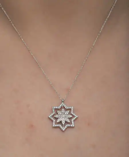 Gümüş Kar Tanesi Kadın Kolye