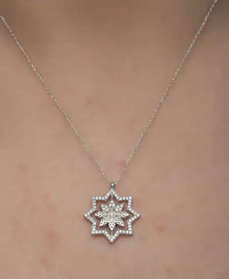 Gümüş Kar Tanesi Kadın Kolye