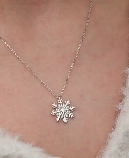 Gümüş Kar Tanesi Kadın Kolye
