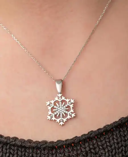 Gümüş Kar Tanesi Kadın Kolye
