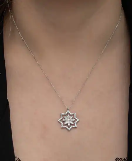 Gümüş Kar Tanesi Kadın Kolye