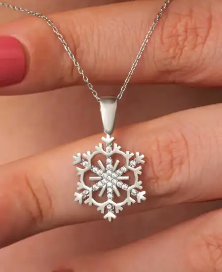 Gümüş Kar Tanesi Kadın Kolye