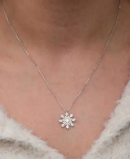Gümüş Kar Tanesi Kadın Kolye