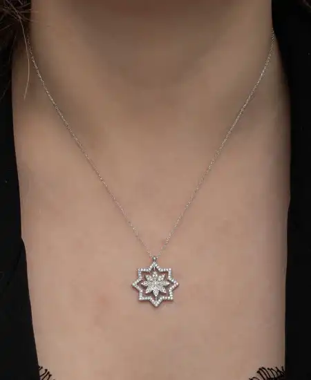 Gümüş Kar Tanesi Kadın Kolye