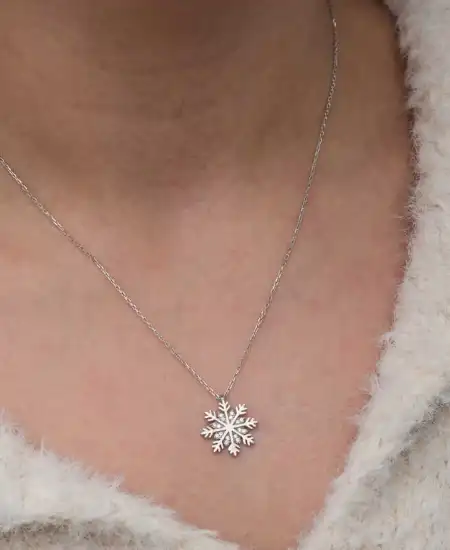 Gümüş Kar Tanesi Kadın Kolye