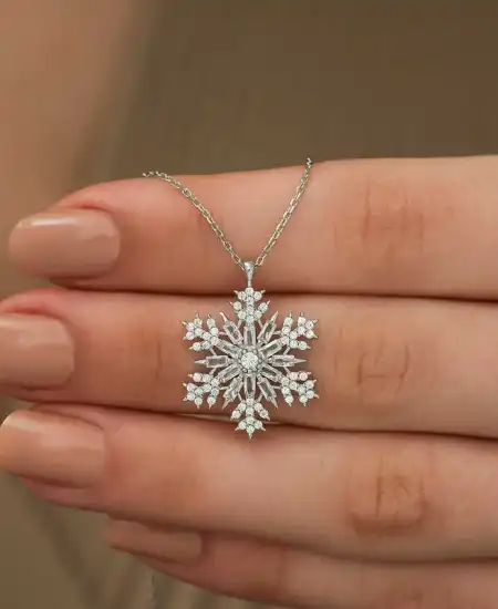 Gümüş Kar Tanesi Kolye