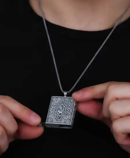 Gümüş İçi Açılabilen Allah Yazılı Muskalık Kolye
