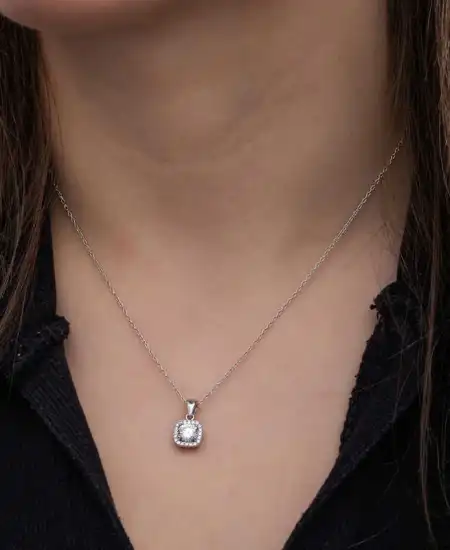 Gümüş Kare Montür Tek Taş Kadın Kolye