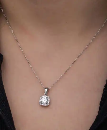 Gümüş Kare Montür Tek Taş Kadın Kolye