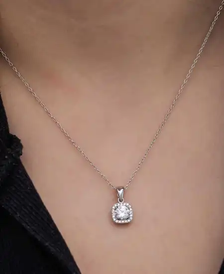 Gümüş Kare Montür Tek Taş Kadın Kolye