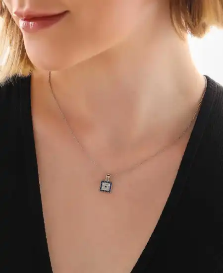 Gümüş Kare Nazar Kadın Kolye