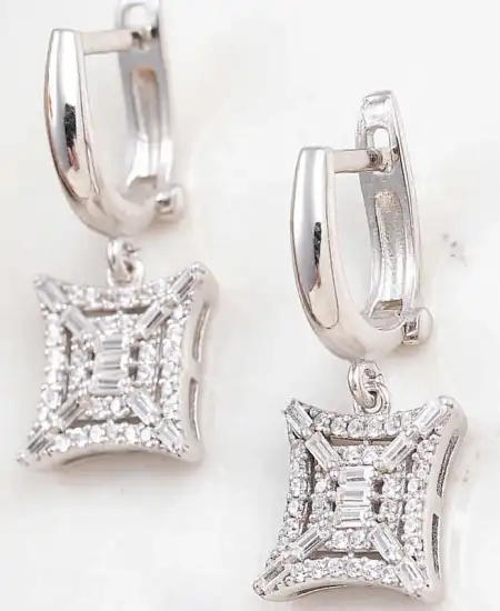 Gümüş Kare Zirkon Taşlı Kadın Küpe