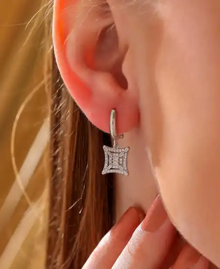 Gümüş Kare Zirkon Taşlı Kadın Küpe