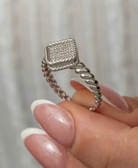 Gümüş Kare Zirkon Taşlı Kadın Yüzük