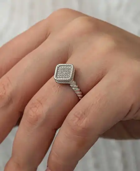 Gümüş Kare Zirkon Taşlı Kadın Yüzük