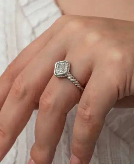 Gümüş Kare Zirkon Taşlı Kadın Yüzük
