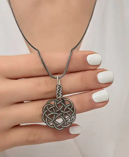 Gümüş Kazaziye Örgü Kadın Kolye