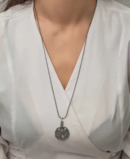 Gümüş Kazaziye Örgü Kadın Kolye