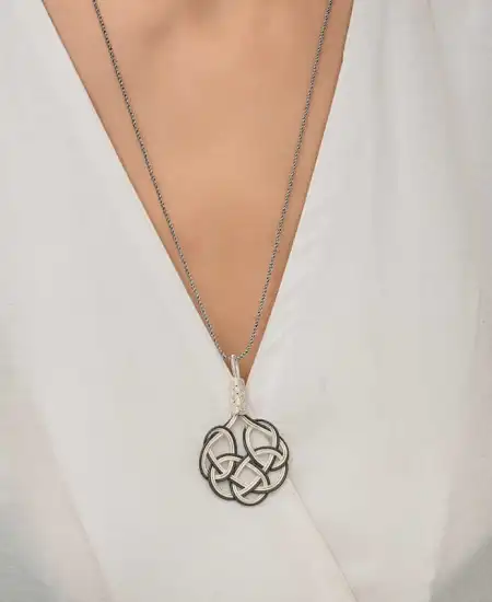 Gümüş Kazaziye Örgü Kadın Kolye